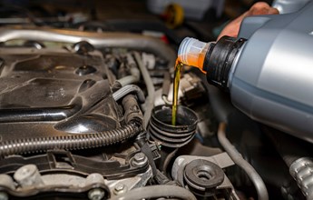 car-mechanic-pours-new-car-oil-into-the-engine-fro-jbnxptp